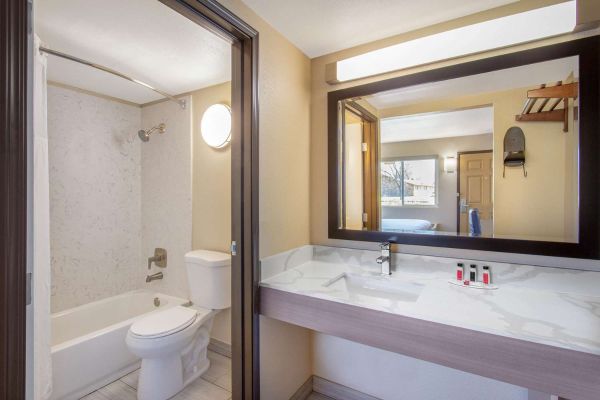 VAGABOND INN MERCED (Merced)